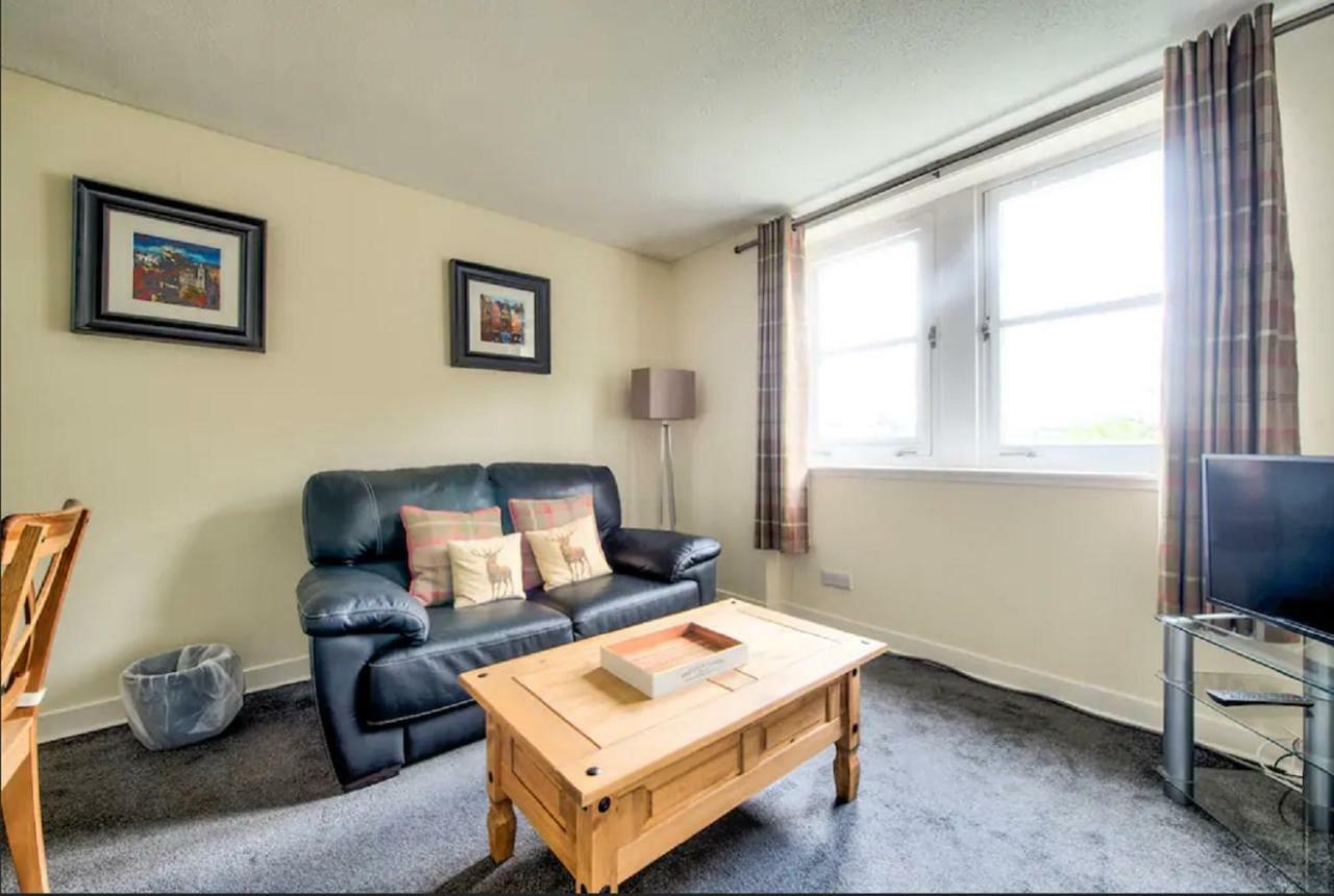 Charming 1 Bed Apartment With Castle View — Photos 1